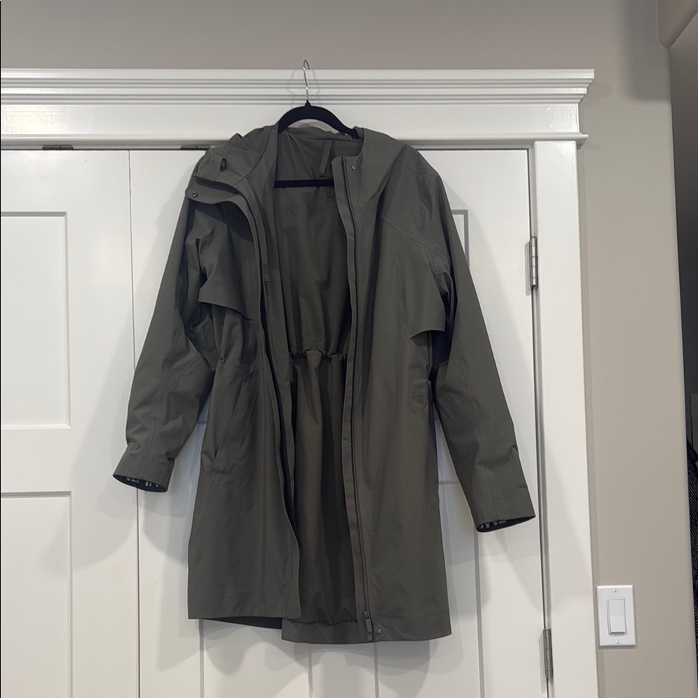 Lululemon  Hooded rain /wind Jacket